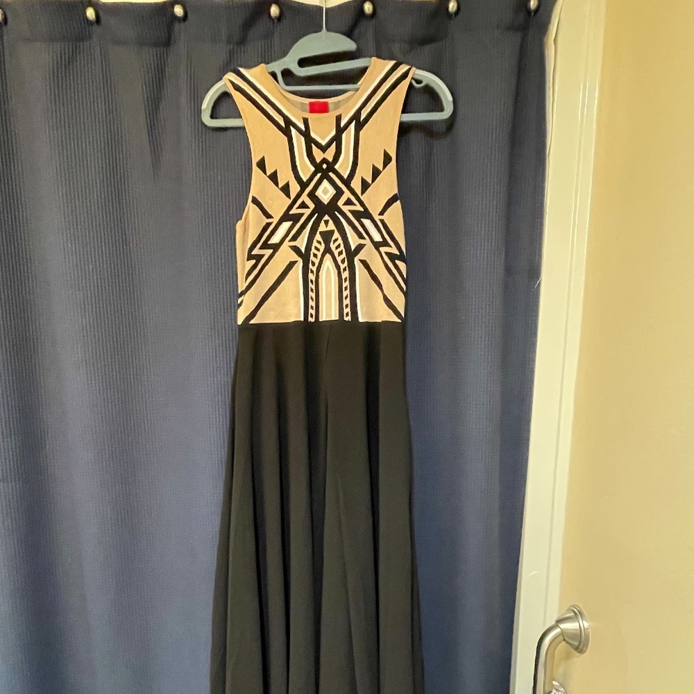 Gorgeous tan and black gown buy G.i.l.i. Size medium